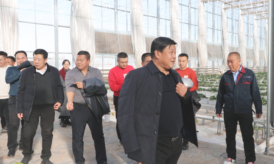 2024年會(huì)938圖智能溫室張總帶隊(duì)切2.jpg 2024年會(huì)938圖智能溫室張總帶隊(duì)切2.jpg