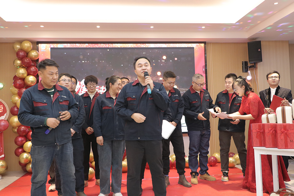 運(yùn)營(yíng)中心團(tuán)隊(duì)切.jpg 運(yùn)營(yíng)中心團(tuán)隊(duì)切.jpg